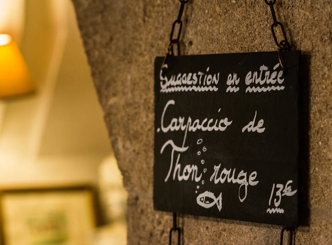 Ardoise des suggestions : carpaccio de thon rouge